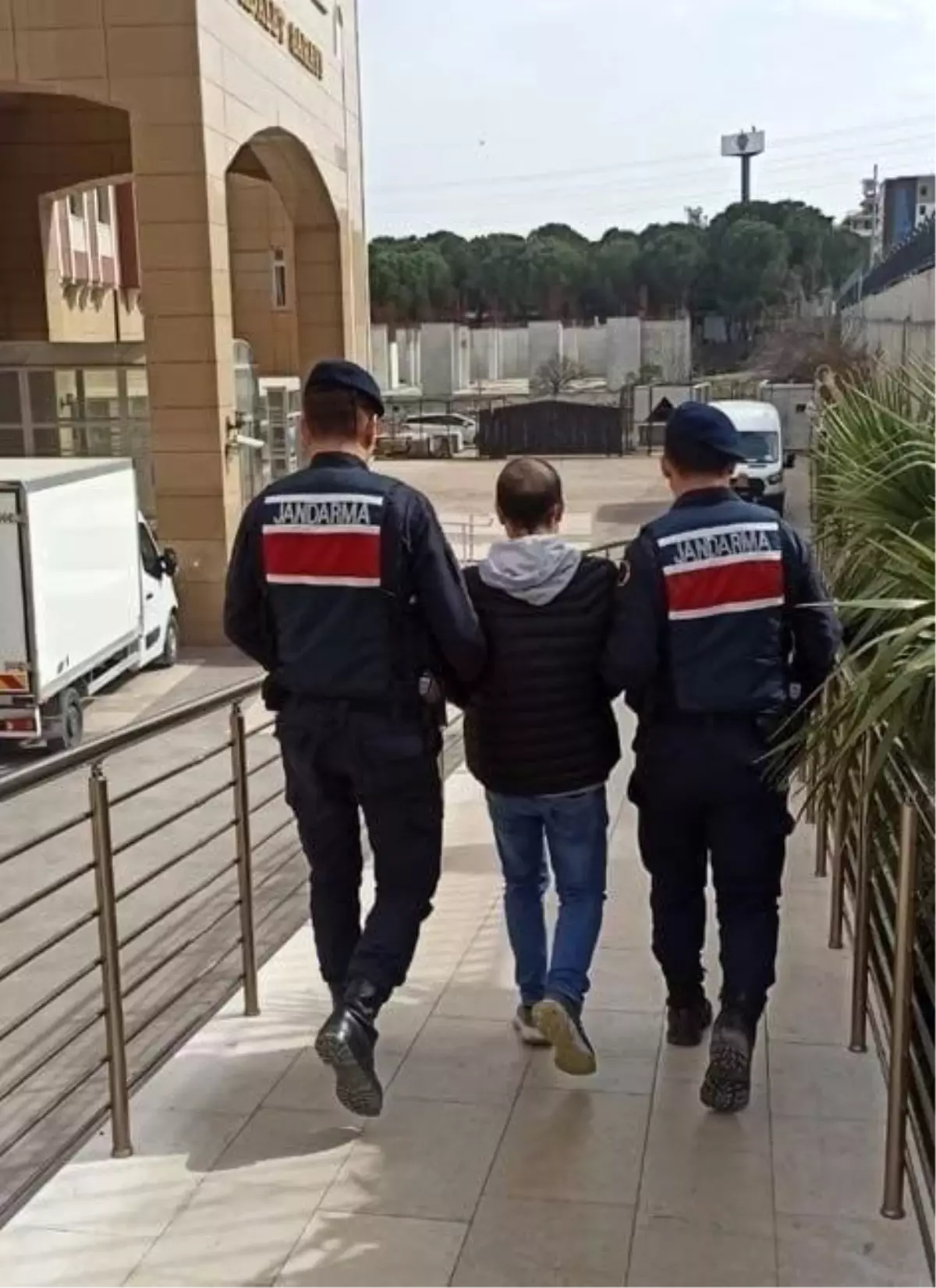 Uyuşturucu taciri jandarmadan kaçamadı