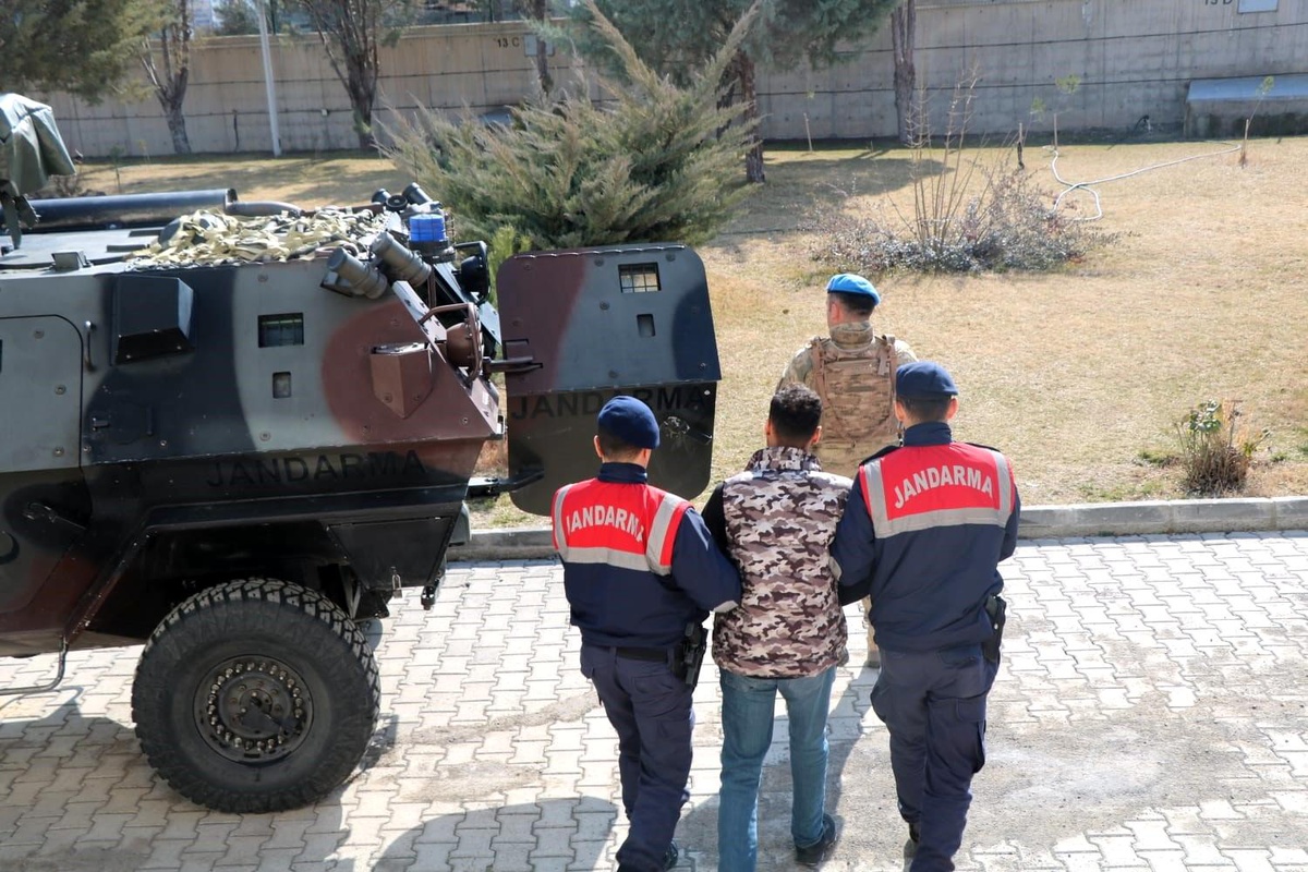 Diyarbakır\'da 11 yıl 11 ay 22 gün kesinleşmiş hapis cezası bulunan hükümlü yakalandı