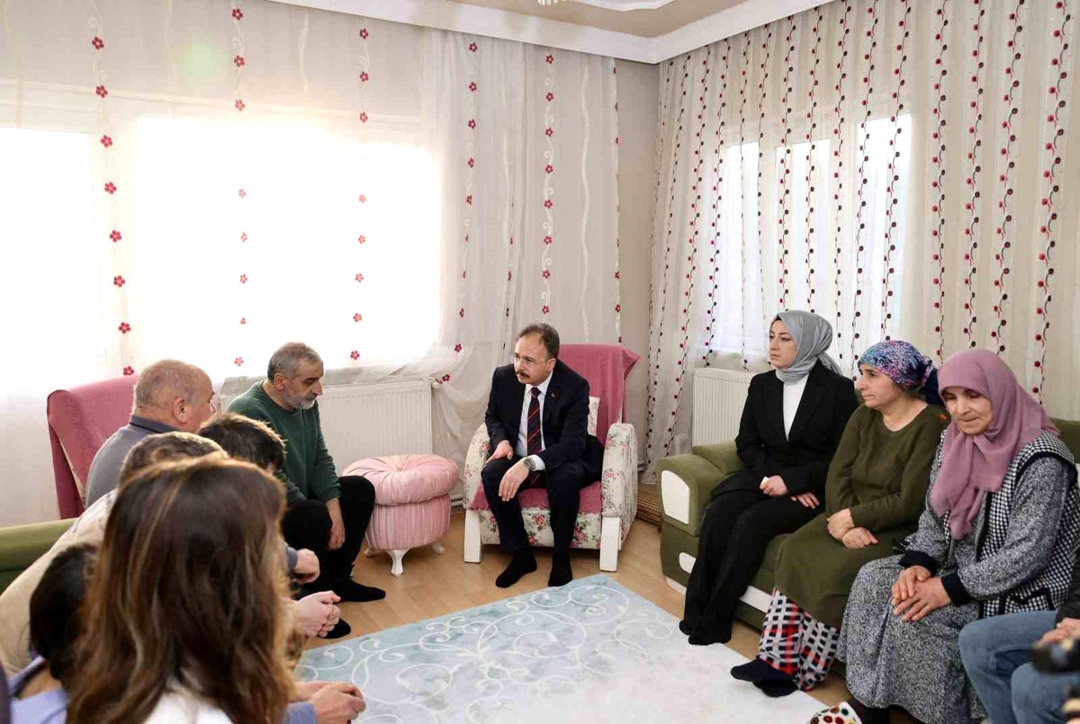 Vali Kızılkaya, Bilecik\'e yerleşen depremzede aileler ile bir araya geldi