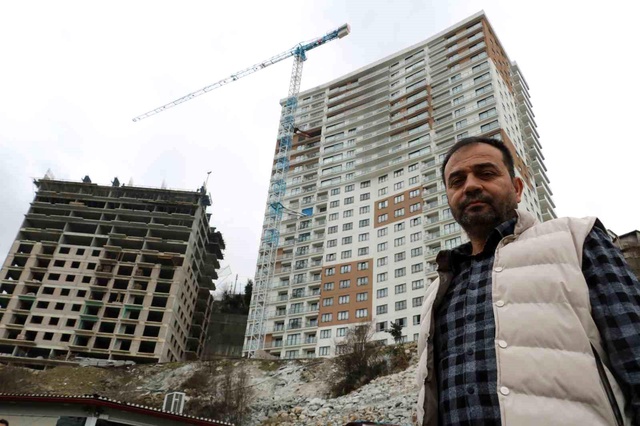 Yaptığı 24 katlı binayla sosyal medyanın gündemine oturmuştu... O müteahhit böyle tepki gösterdi