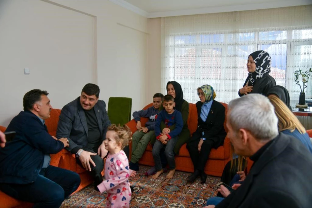 AK Parti Ankara Milletvekili Çam\'dan depremzedelere ziyaret