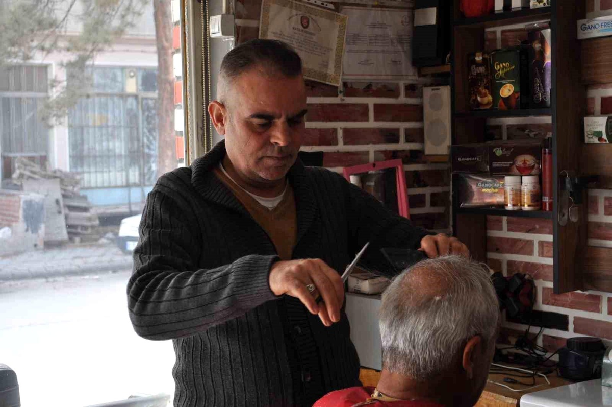 Bazı berberler randevu sistemiyle çalışmayı tercih etmiyor