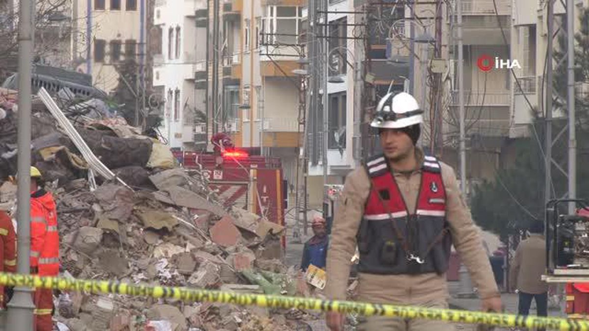 Buhara Apartmanı'ndaki enkaz çalışmaları sürüyor
