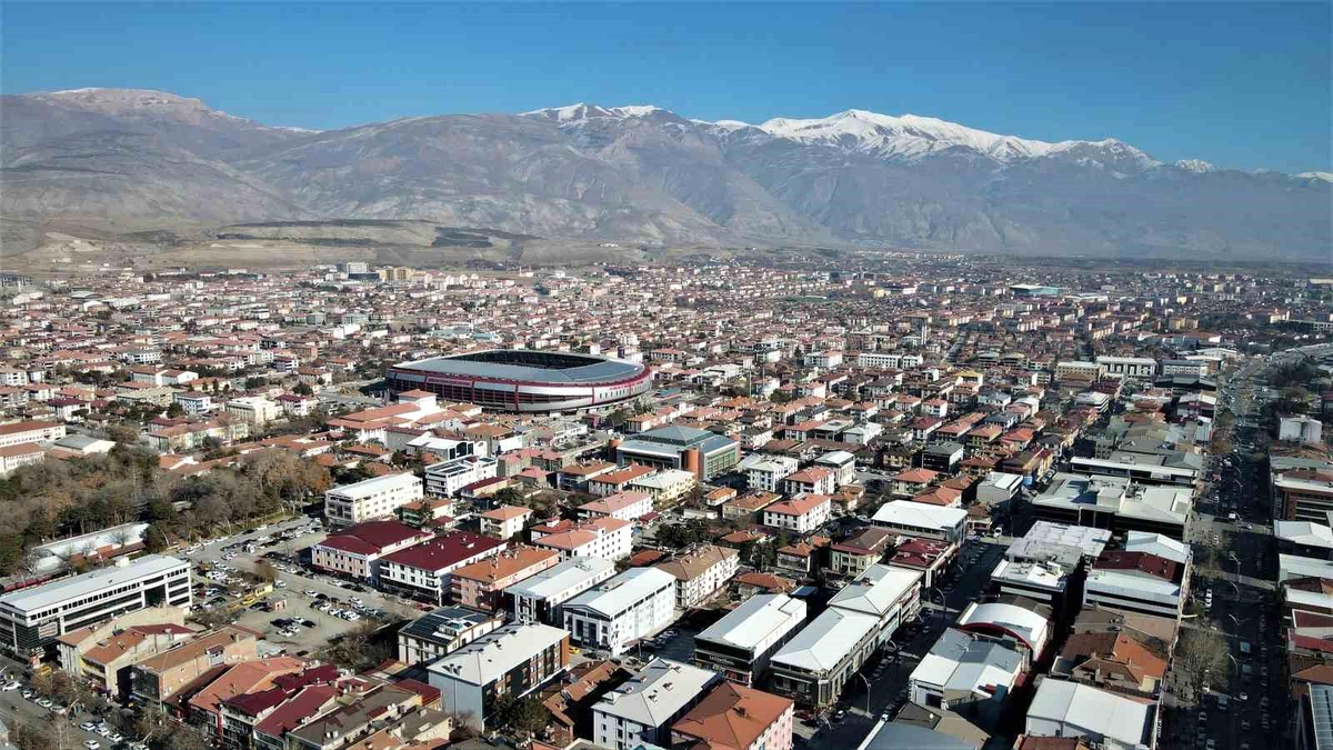 Erzincan\'da ocak ayında genel ticaret sistemine göre ihracat 2 milyon 213 bin dolar, ithalat 86 bin dolar olarak gerçekleşti