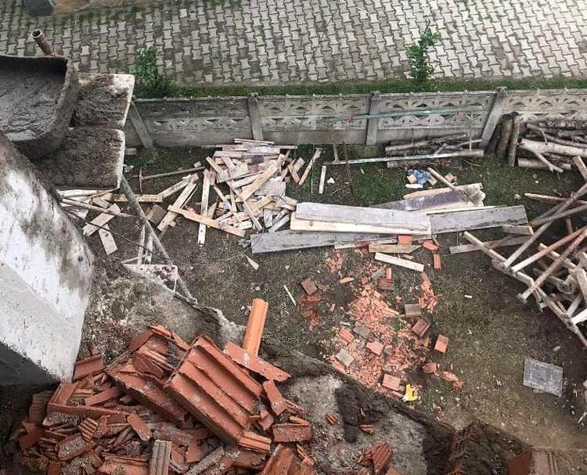 İnşaatın 3\'üncü katından düştü, hastanede hayatını kaybetti