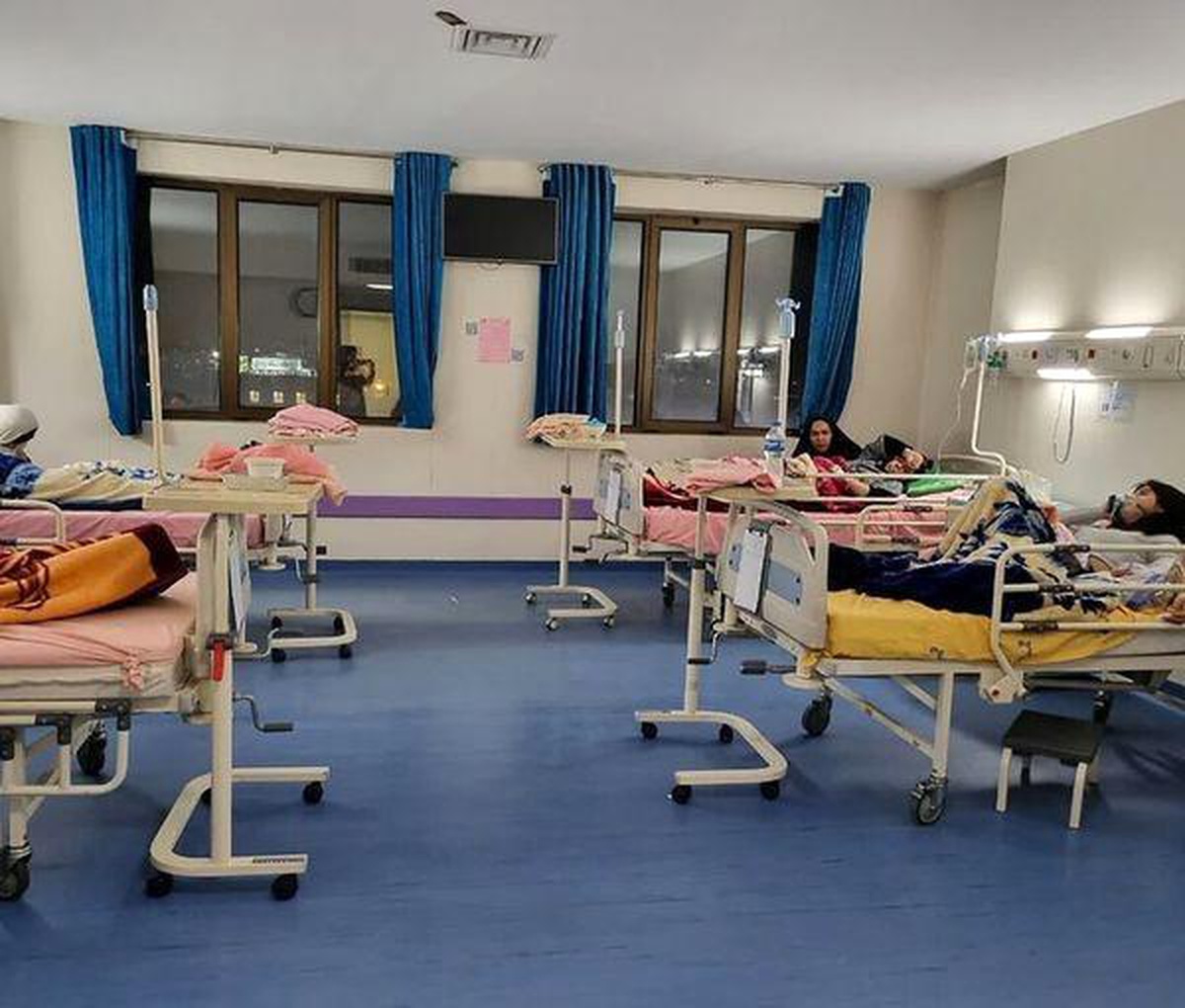 İran\'da 650 kız öğrenci zehirlendi: Öğrencilerin \'okula gitmemesi için zehirlendiği\' iddia edildi
