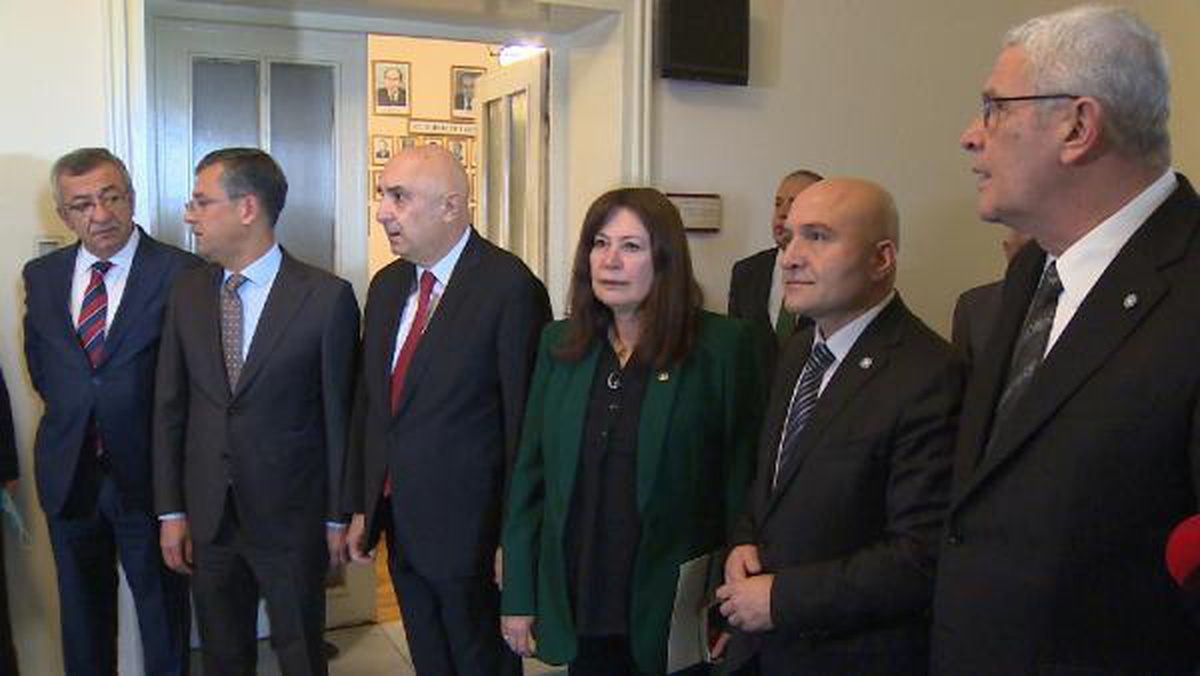 İYİ Parti\'den AK Parti ve CHP\'ye \'depremzede seçmen\' ziyareti