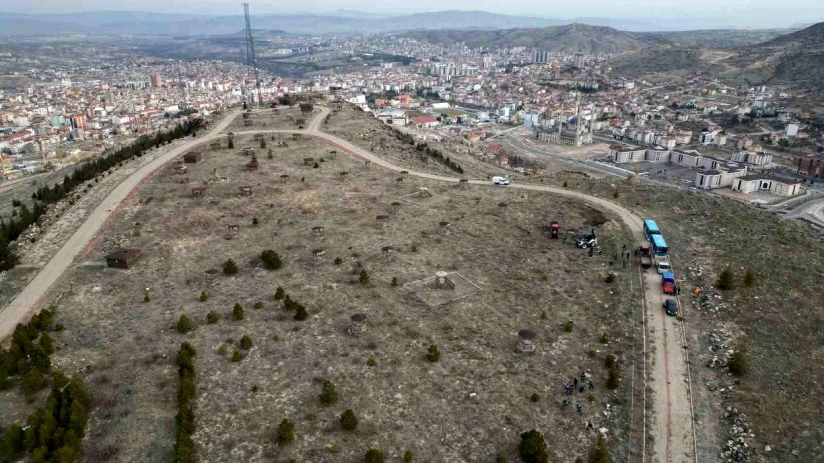 Kahveci Dağı\'ndaki \'Nevşehir Kent Ormanı\' yenileniyor