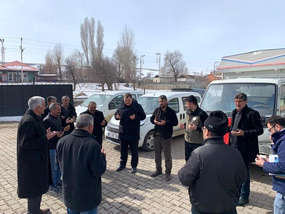 Kars\'tan deprem bölgesine yardımlar sürüyor