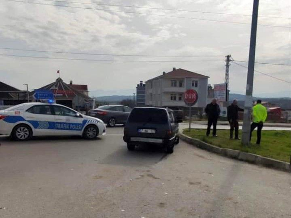 Kontrolsüz yola çıkan sürücü otomobille çarpıştı: 1 yaralı