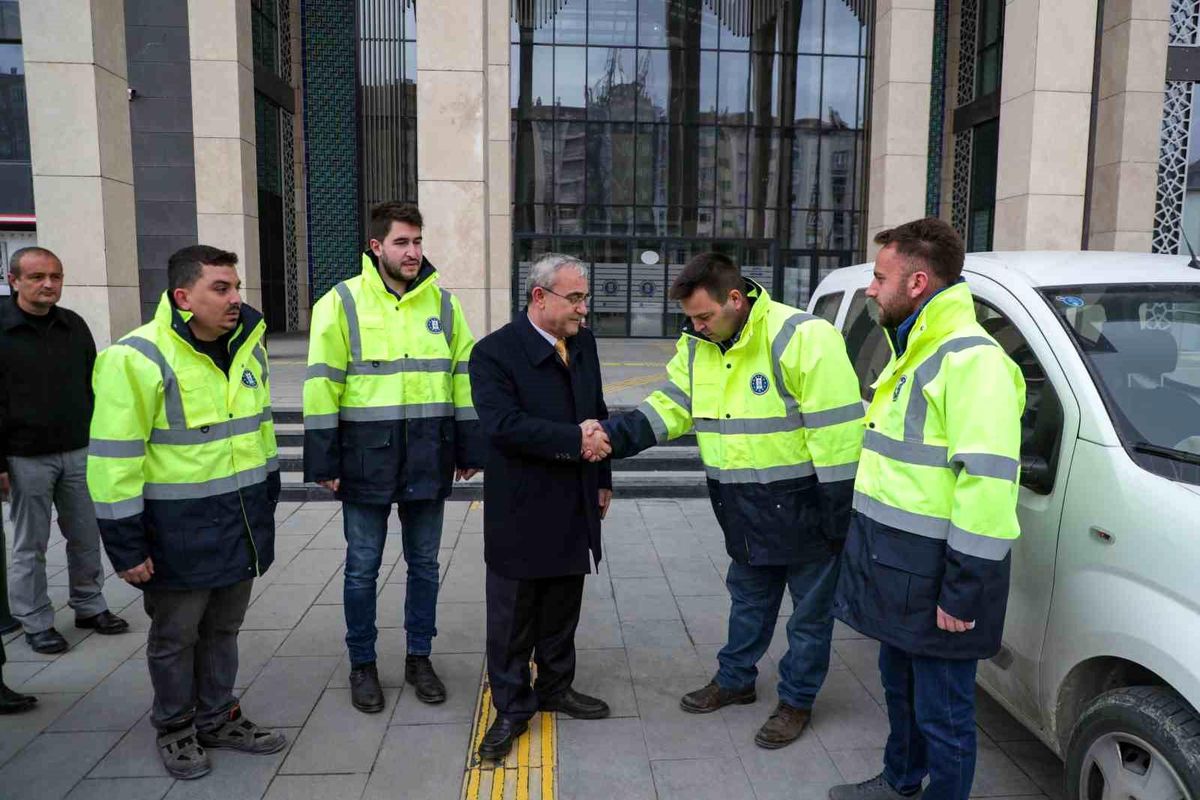 Kütahya Belediyesi, Adana\'ya hasar tespit ekibi gönderdi