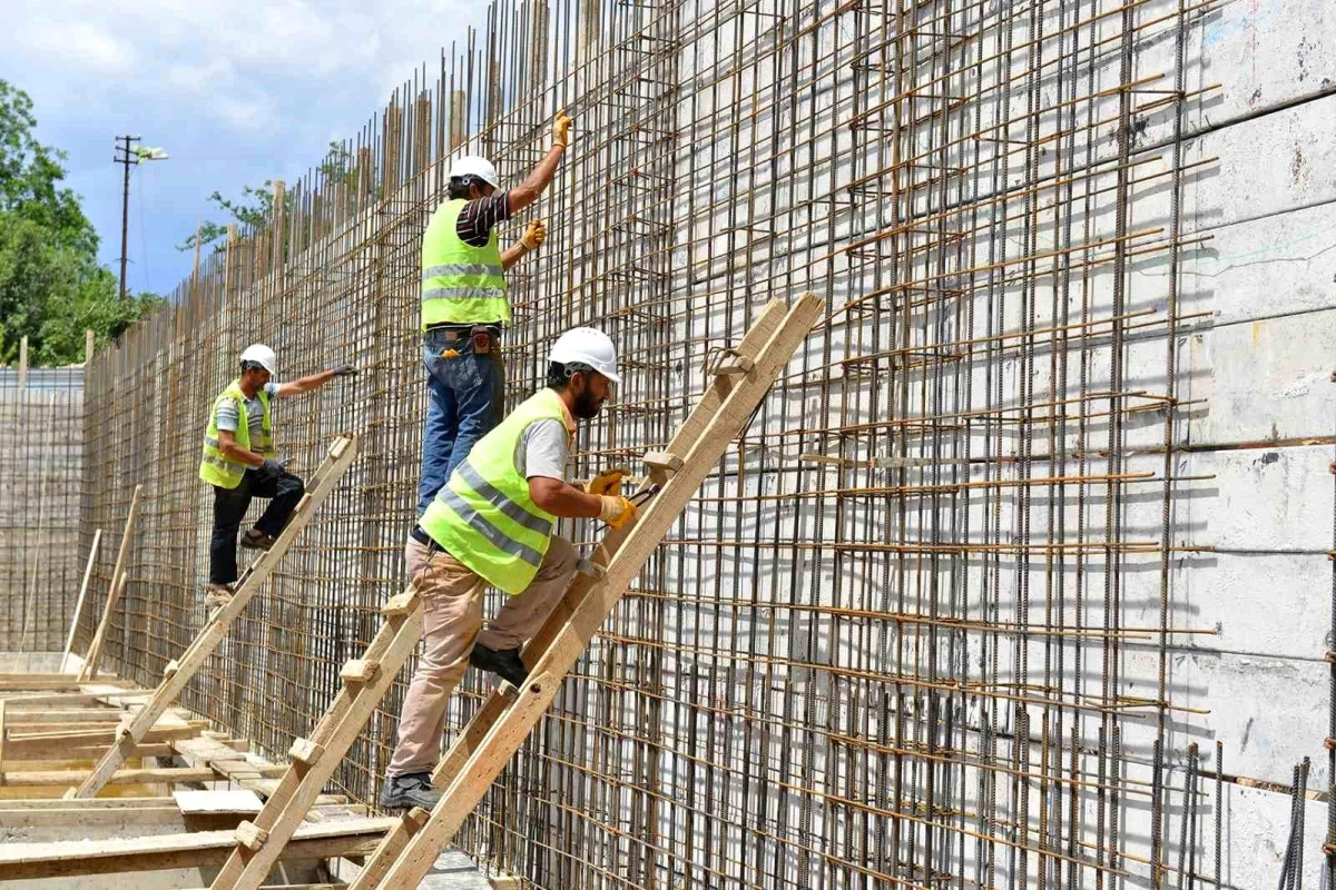 Muratpaşa\'da Yeni Binalarda \'Beton Perde\' Uygulaması Zorunlu Hale Geliyor