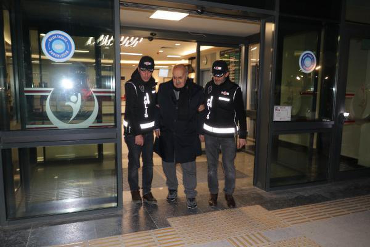 Rende Sitesi\'nin sahibi: Kolon kesseydik zaten deprem öncesinde bina üzerimize düşerdi