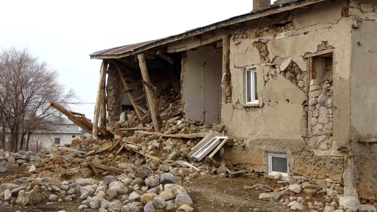 Sarız\'da hasar tablosu gün geçtikçe ortaya çıkıyor