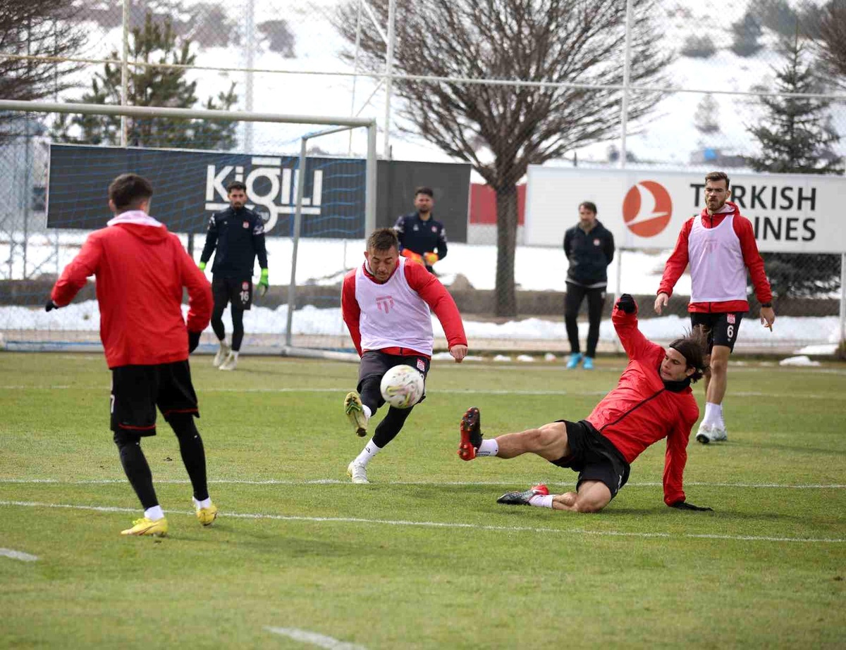 Sivasspor\'da Fatih Karagümrük mesaisi