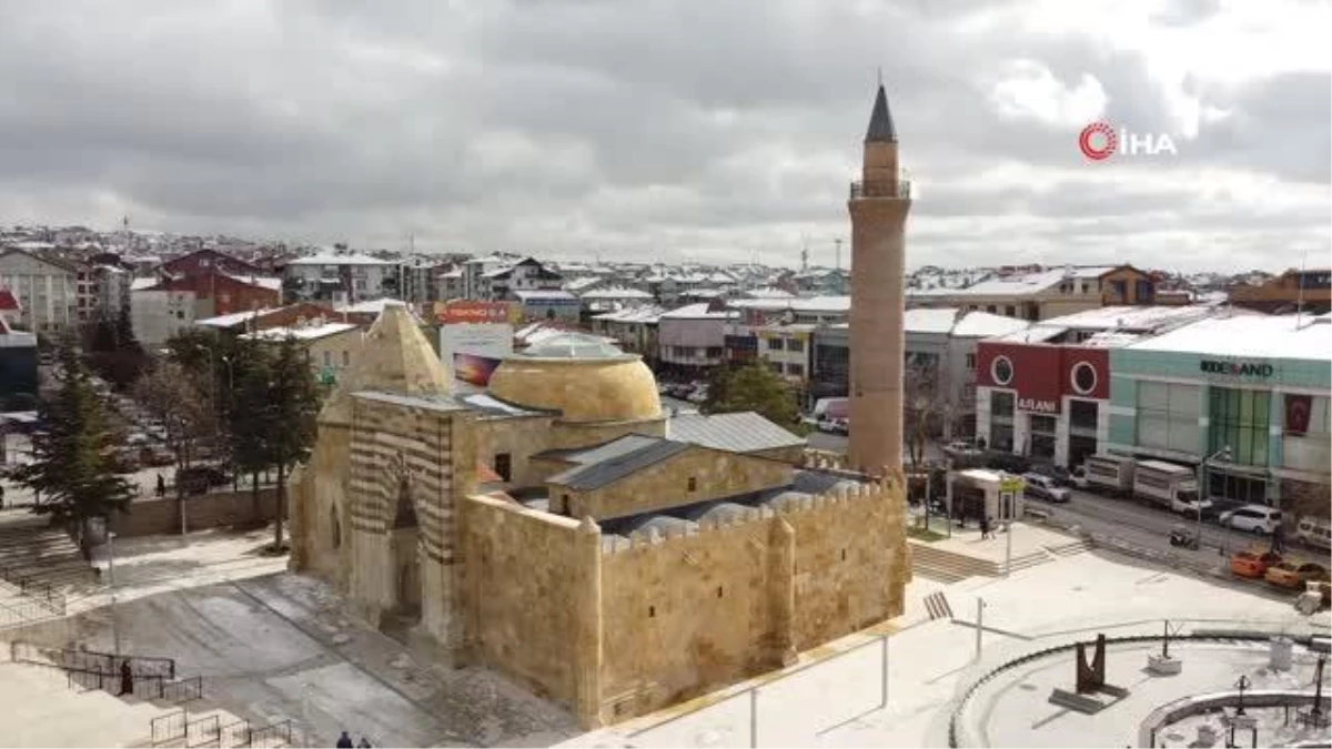 Tarihe tanıklık eden medrese görüntüsü ile hayran bırakıyor