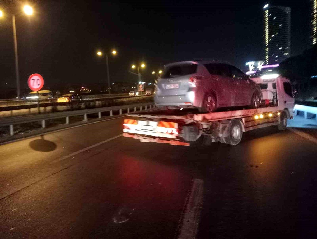 TEM Otoyolu'nda otomobilin çarptığı kadın ağır yaralandı