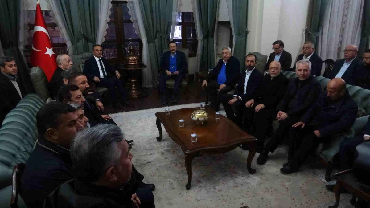 TOBB Başkanı Hisarcıklıoğlu ve STK başkanları, Kilis\'te iş insanlarıyla buluştu