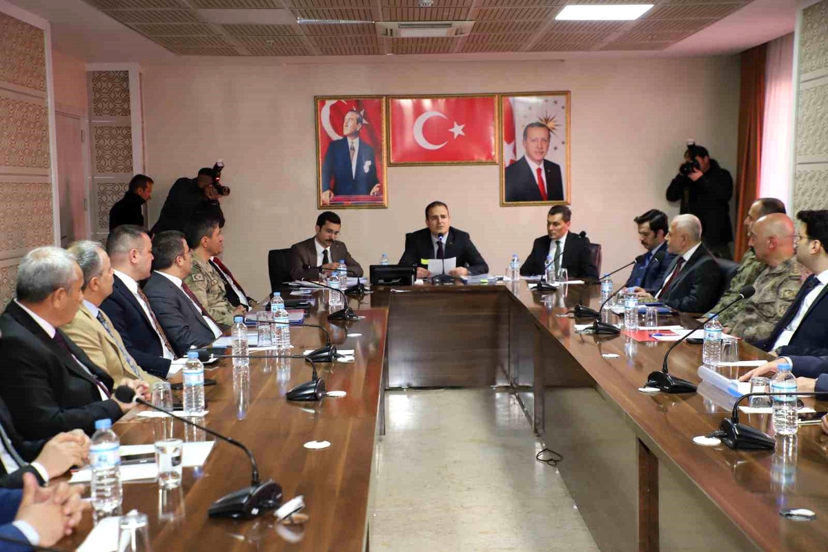Vali Akbıyık: "Kimse Hakkari halkını paniğe sevk etmesin"