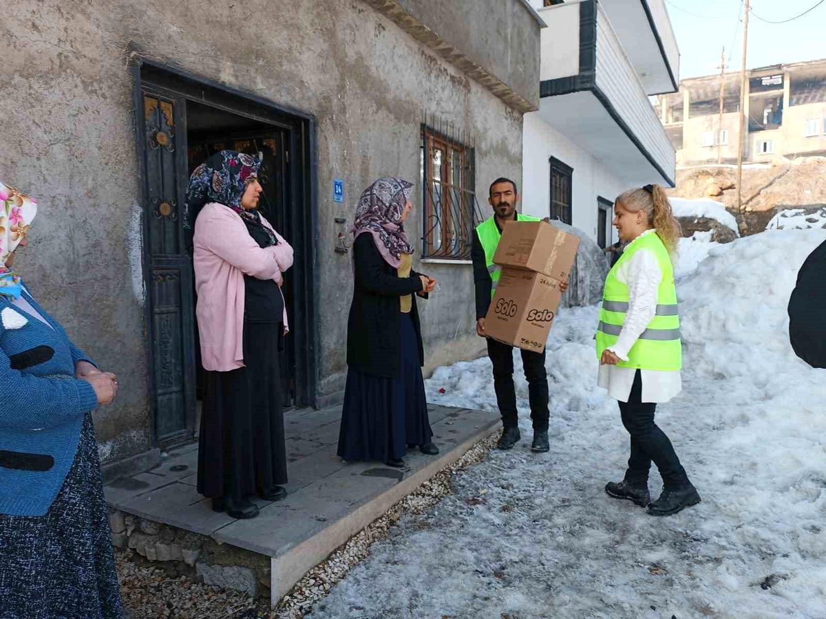 Yüksekova'daki çölyak hastalarına glütensiz gıda paketleri dağıtıldı