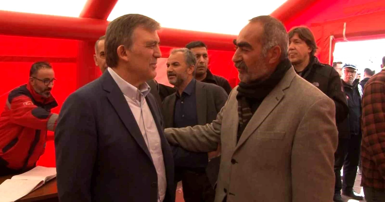 11. Cumhurbaşkanı Abdullah Gül\'den çadır kente ziyaret