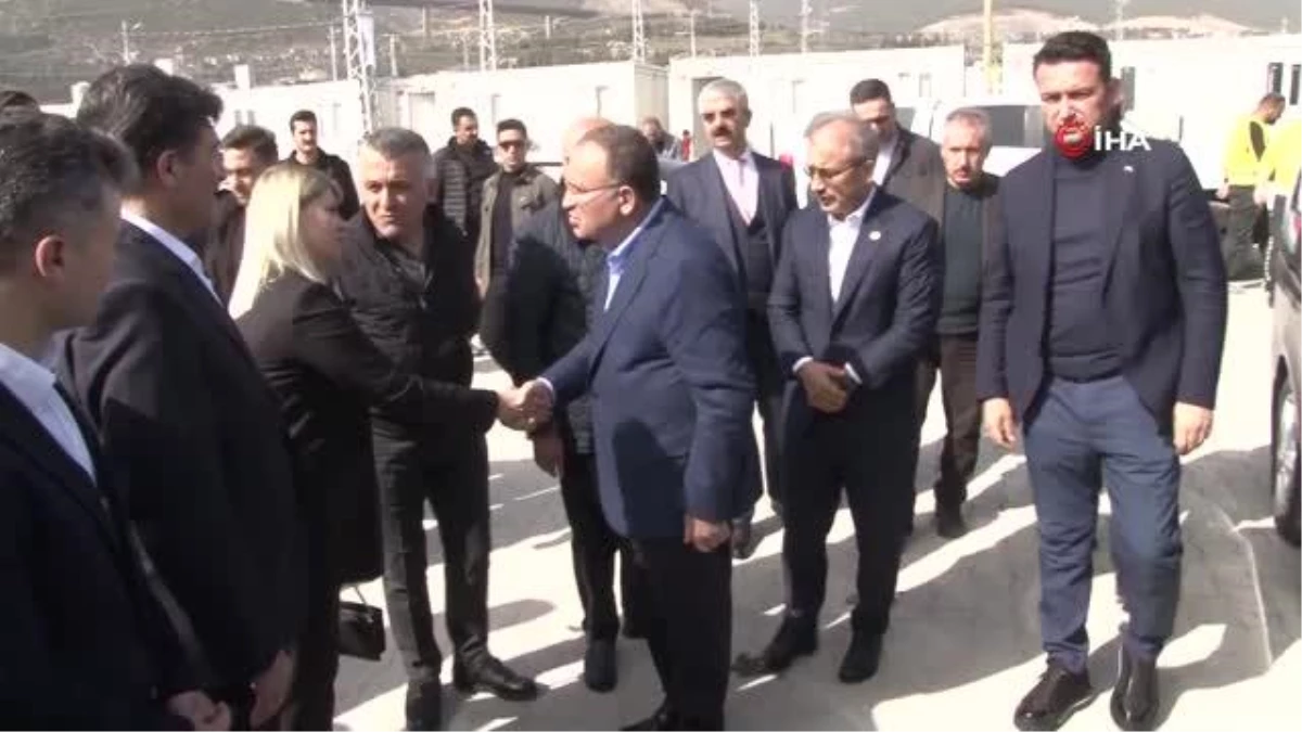 Adalet Bakanı Bozdağ Gaziantep Afet Koordinasyon Merkezi\'ni ziyaret etti