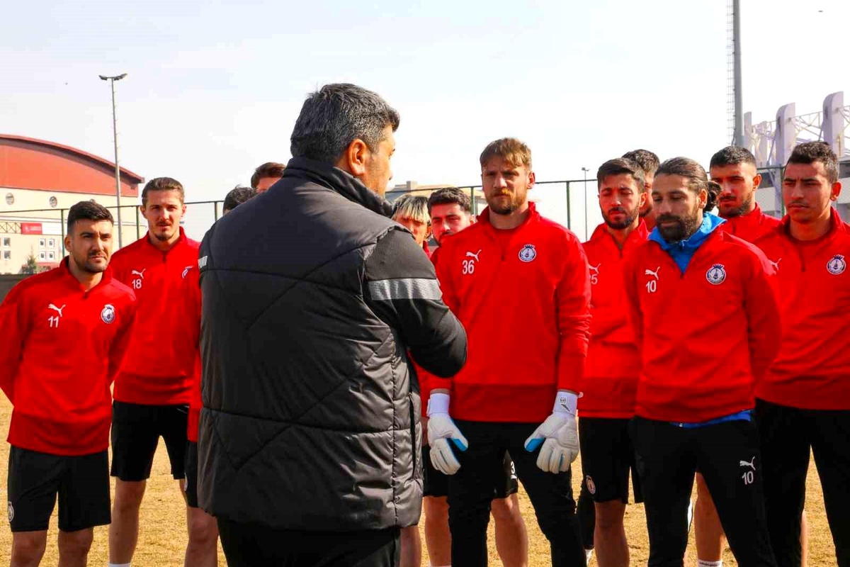 Afyonspor lige verilen arayı antrenmanlar ile değerlendiriyor