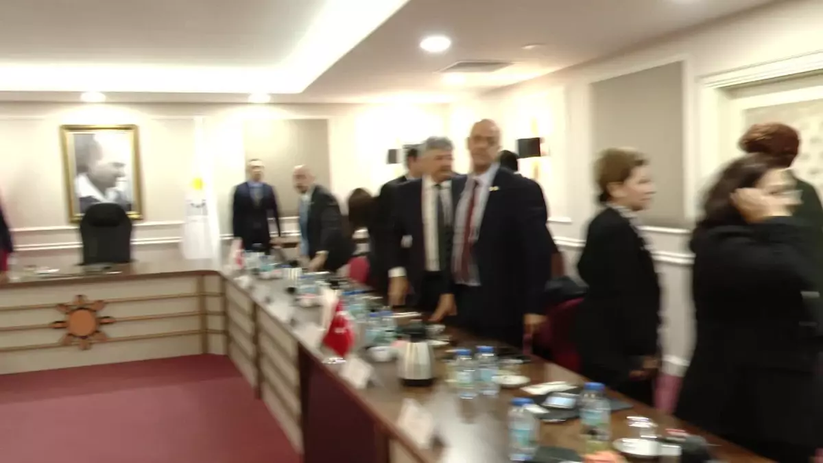 Akşener, Genel İdare Kurulu Üyeleri ve Başdanışmanları ile Bir Araya Geldi