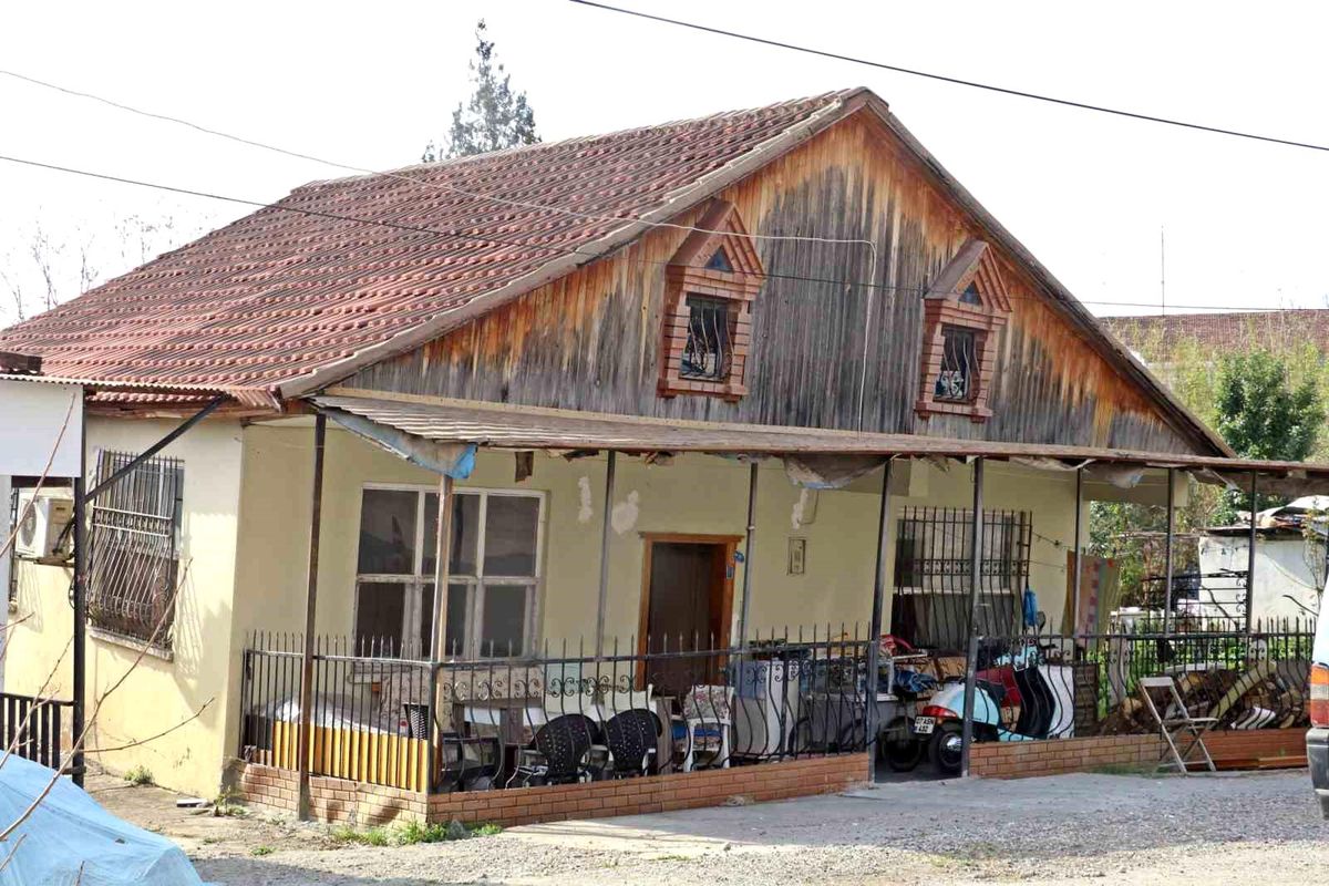 Antalya\'da eğik evlerde diken üstünde yaşam
