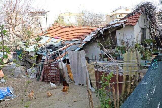 Antalya'da eğik evlerde diken üstünde yaşam Antalya'da eğik evlerde diken üstünde yaşam
