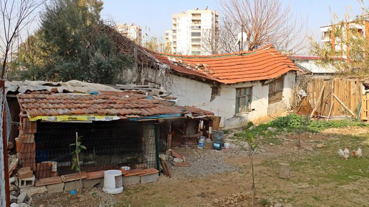 Antalya'da eğik evlerde oturan köylü diken üstünde! Çoğu yıkıldı yıkılacak