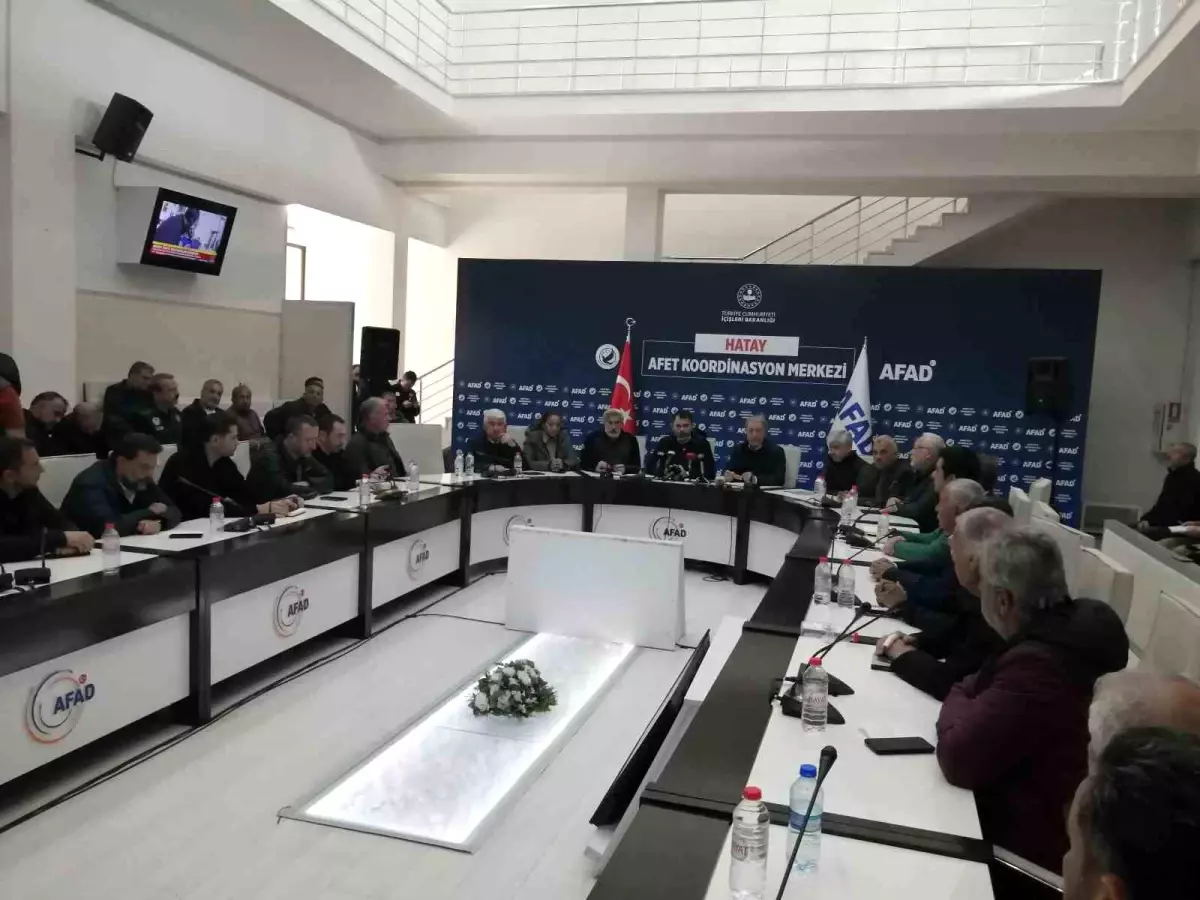 Bakan Kurum: "Türkiye genelinde 202 bin bina acil yıkılacak, ağır hasarlı veya yıkık"