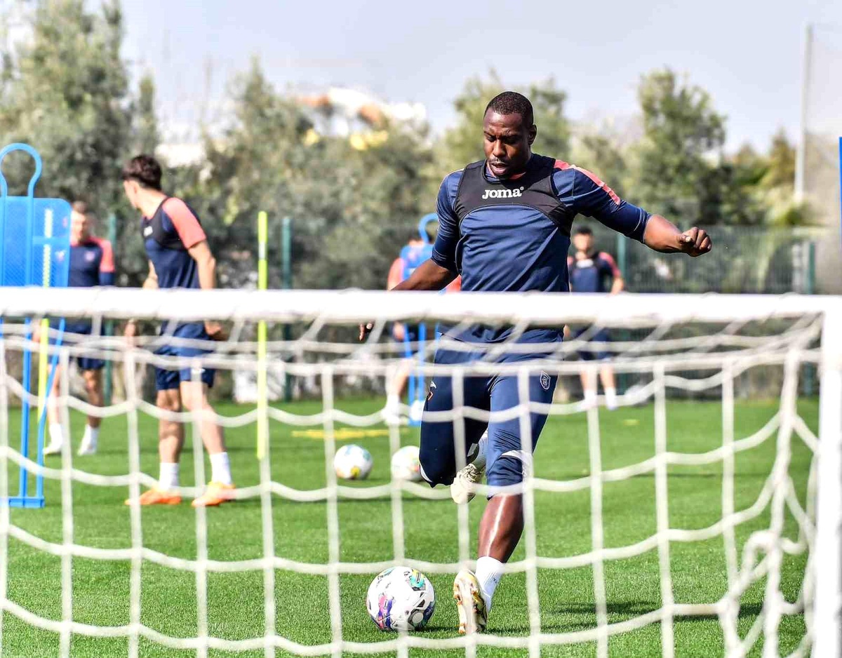 Başakşehir, Alanyaspor maçı hazırlıklarına Antalya\'da devam etti