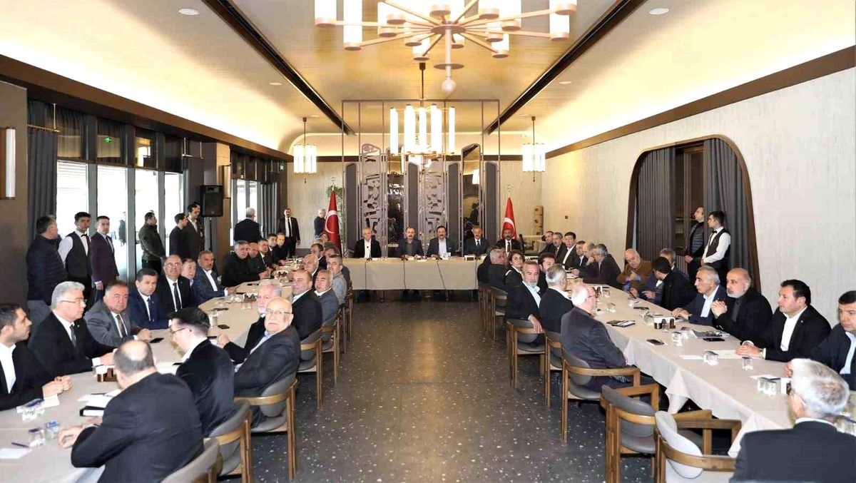 Başkan Sadıkoğlu, geçici ticaret alanları talebini Bakan Muş\'a iletti