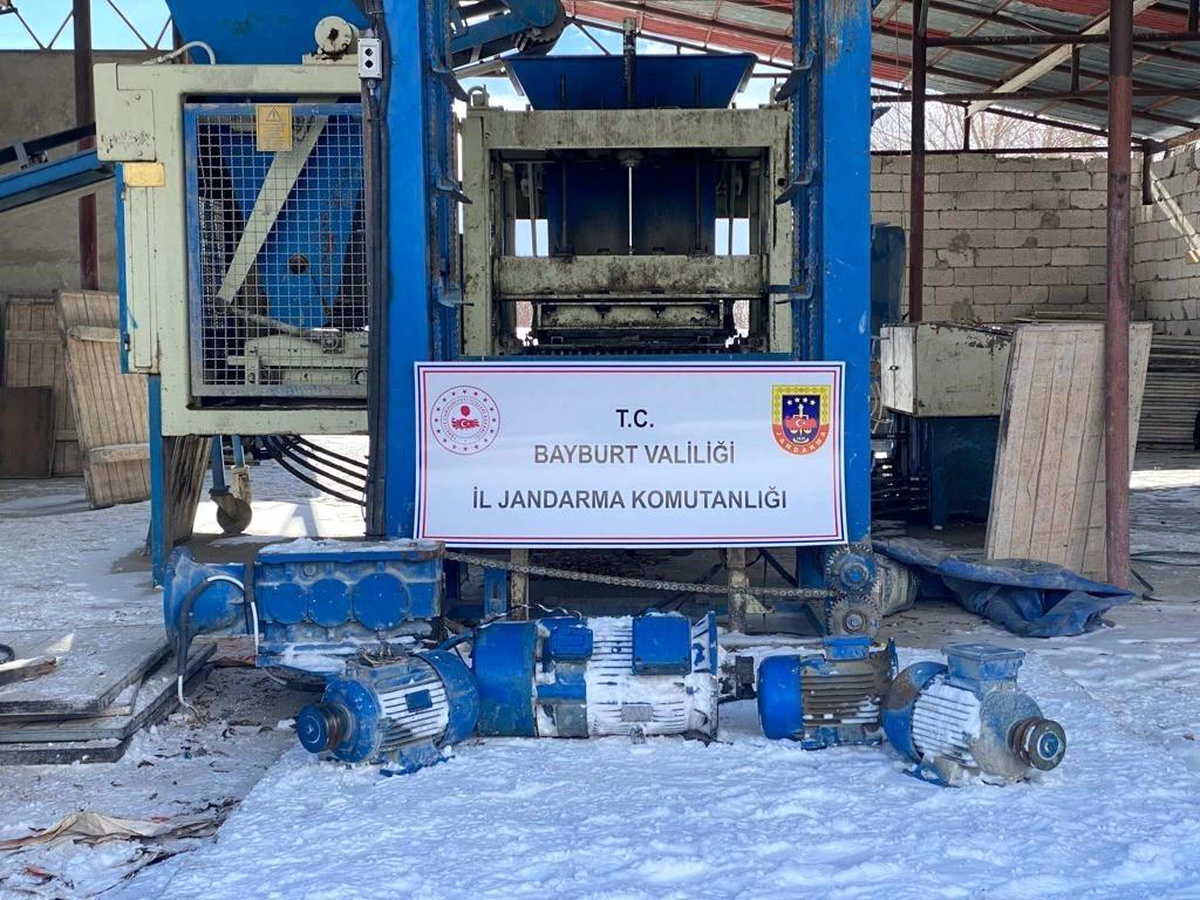 Bayburt\'ta kamu kurumlarına ait malzemeleri çalan hırsızlık zanlısı tutuklandı