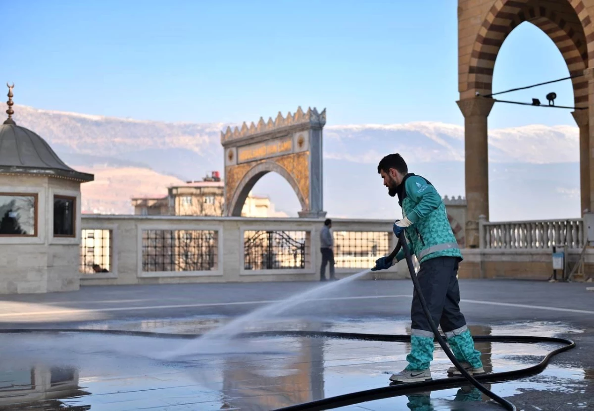 Beyoğlu Belediyesi Kahramanmaraş\'ta temizlik çalışmalarına destek veriyor