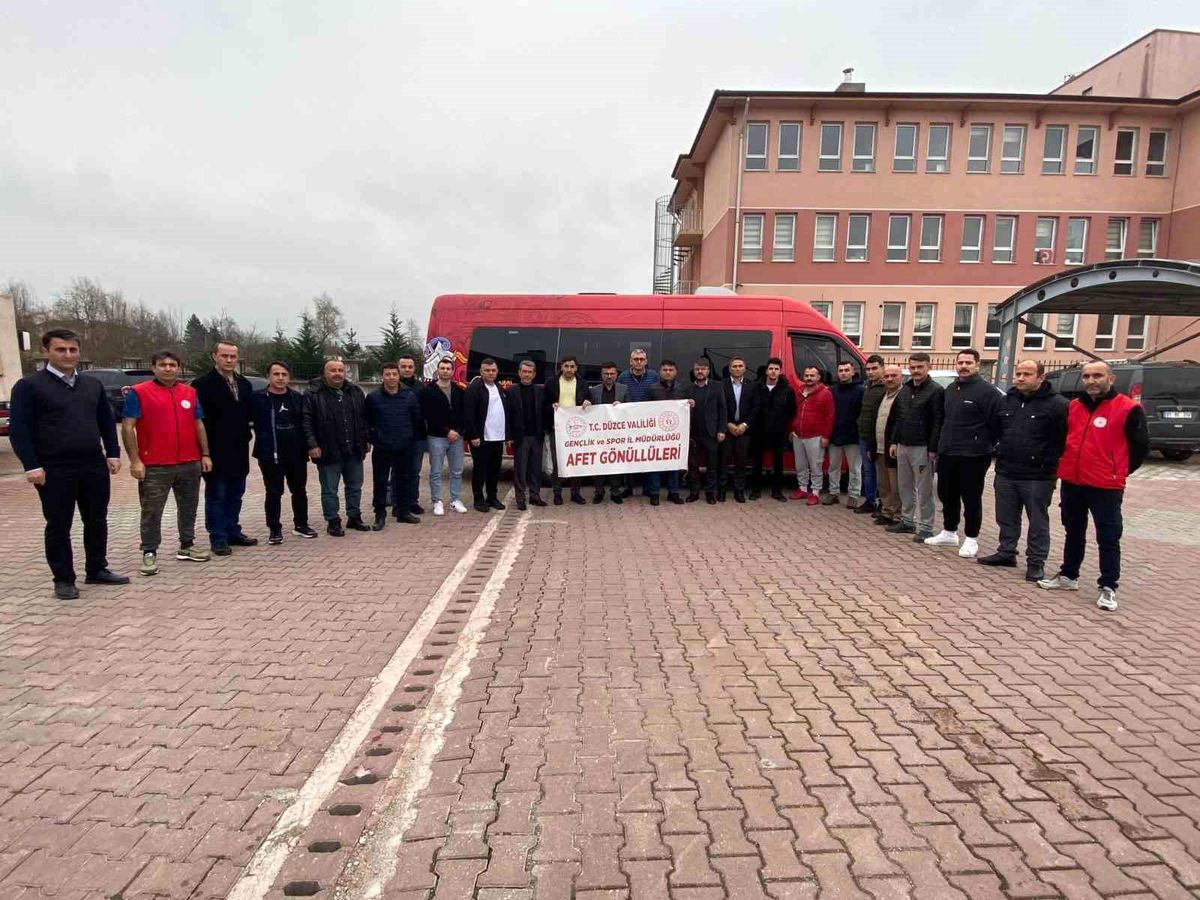 Deprem bölgesine gönüllü gittiler
