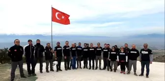 Deprem şehitleri 380 metre yüksekte anıldı