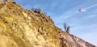 Deprem sonrası dağdan kopan dev kaya parçaları tehlike saçıyor