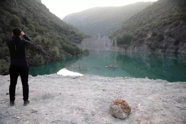 Depremde dağ dağa kavuştu, doğal göl oluştu Depremde dağ dağa kavuştu, doğal göl oluştu