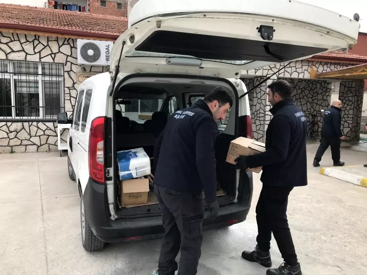 Depremzede ailelere gıda desteği