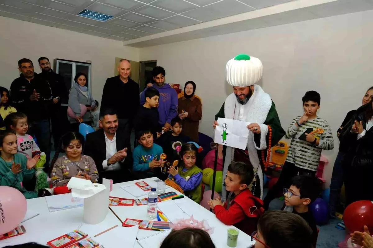 Depremzede çocukların yüzü Sivrihisar\'da gülüyor