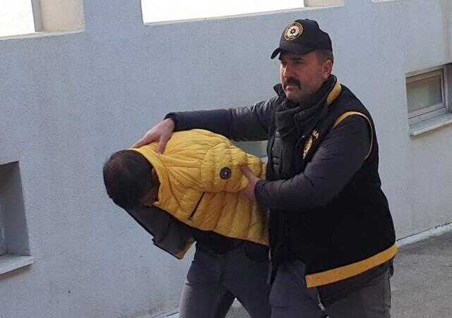 Depremzedeyi çaldığı konteyneri satarak dolandırdı: Evimin yakınında başı boş duruyordu Depremzedeyi çaldığı konteyneri satarak dolandırdı: Evimin yakınında başı boş duruyordu