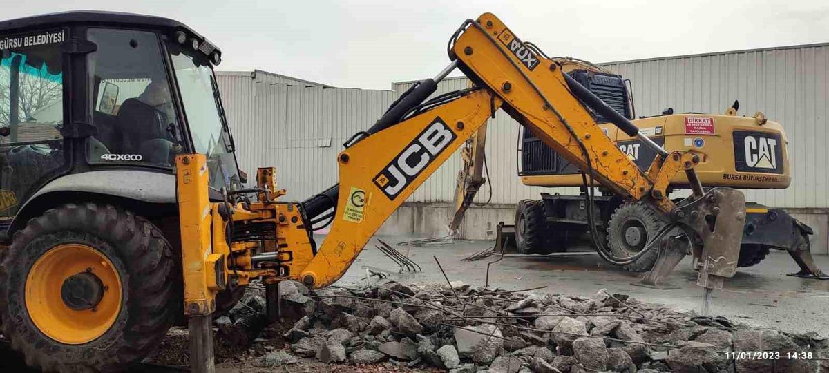 Gürsu\'da bu yılın ilk iki ayında 8 kaçak yapı yıkıldı
