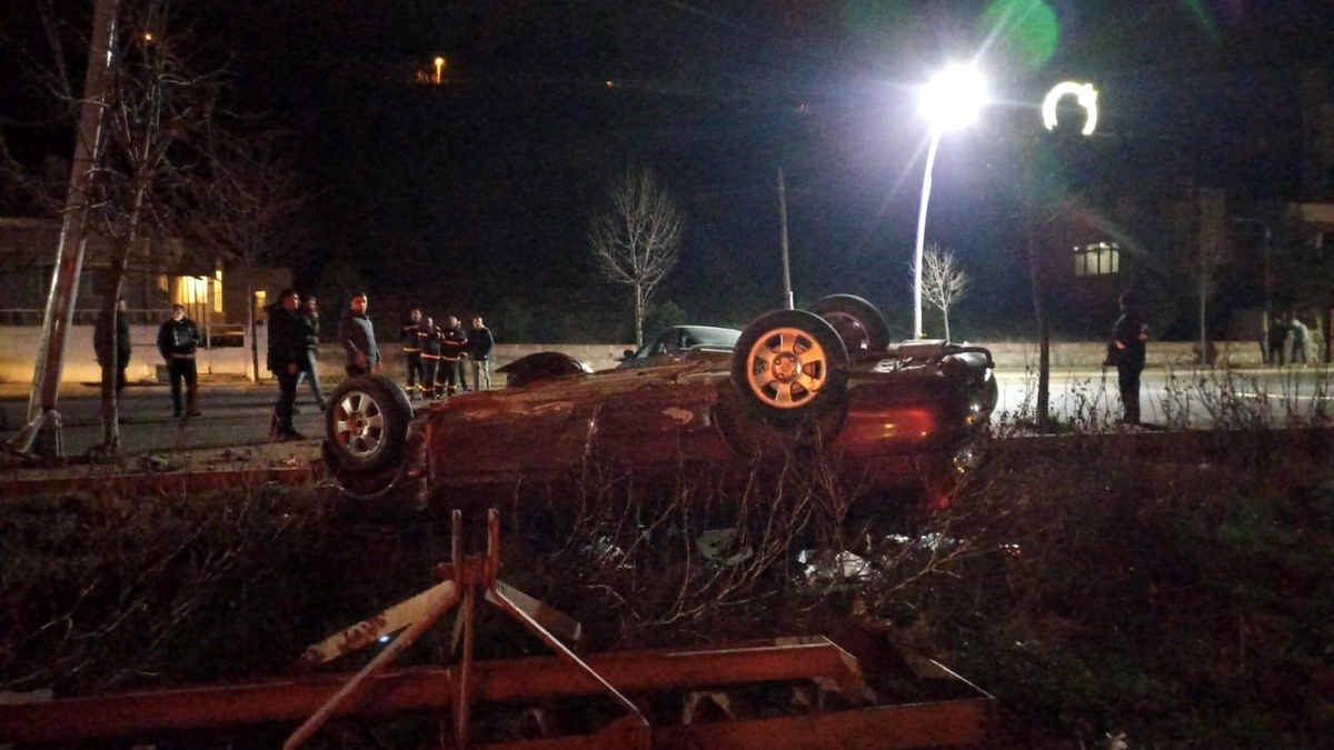 İpsala\'da iki otomobil kafa kafaya çarpıştı: 1\'i ağır 3 yaralı