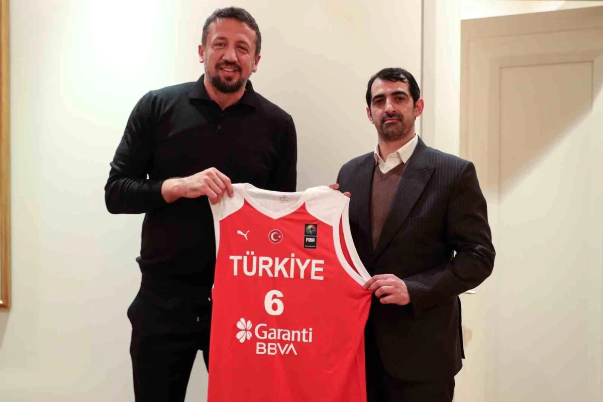 İran Basketbol Federasyonu Başkanı Daveri\'den, TBF Başkanı Türkoğlu\'na ziyaret