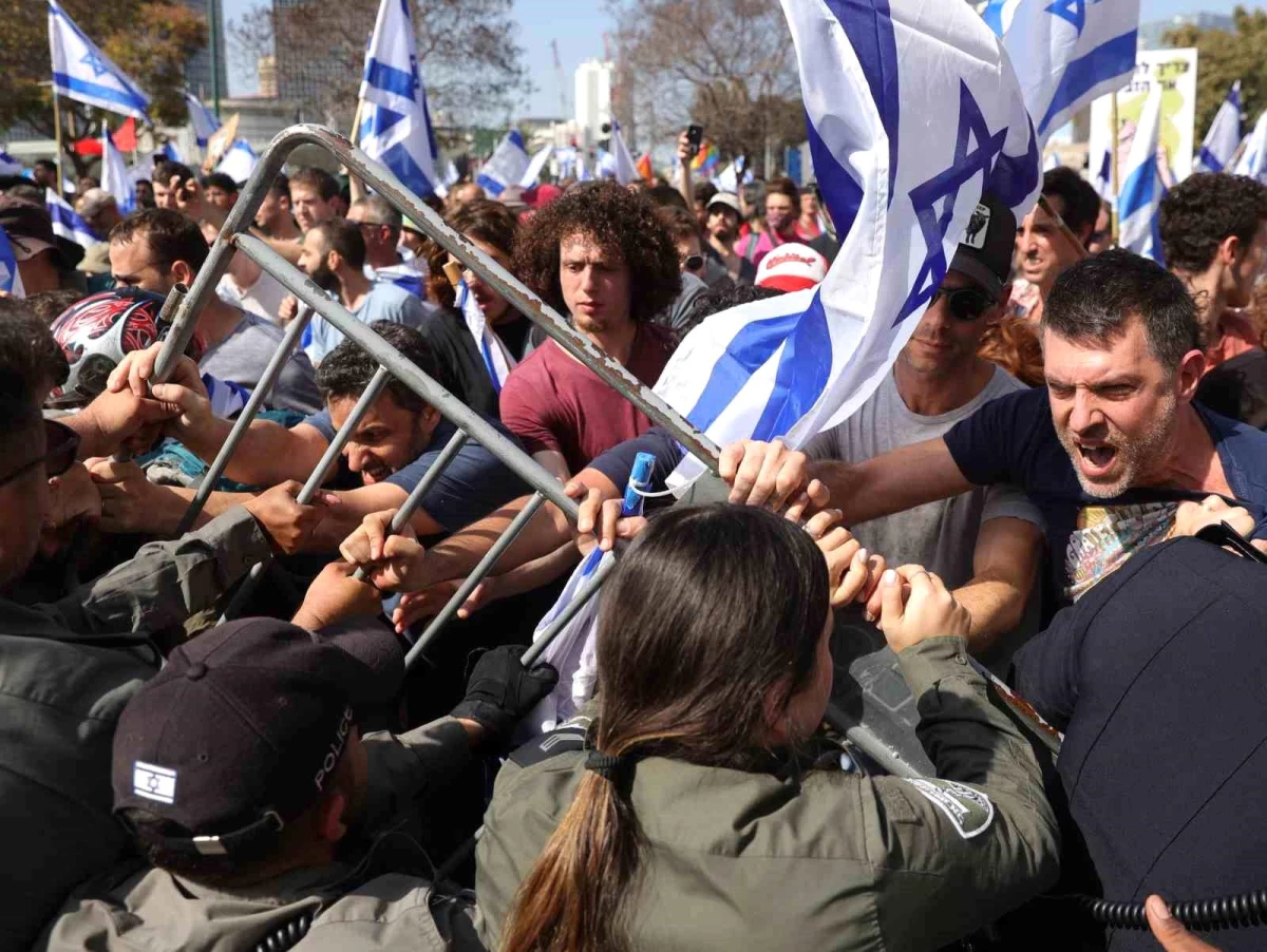 İsrail\'de yargı reformu protestosunda polisten göstericilere sert müdahale