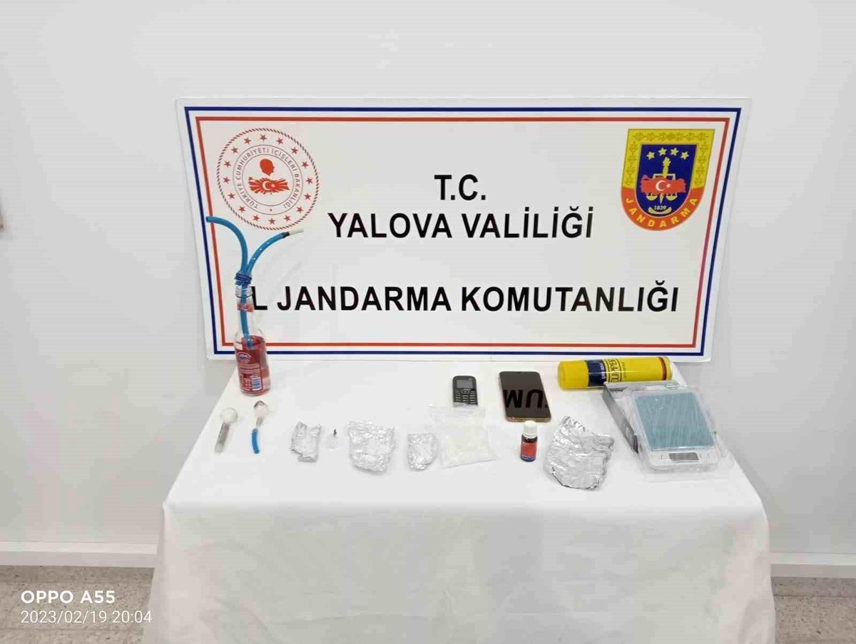 Jandarma uyuşturucu tacirleri ve kaçakçılara göz açtırmıyor