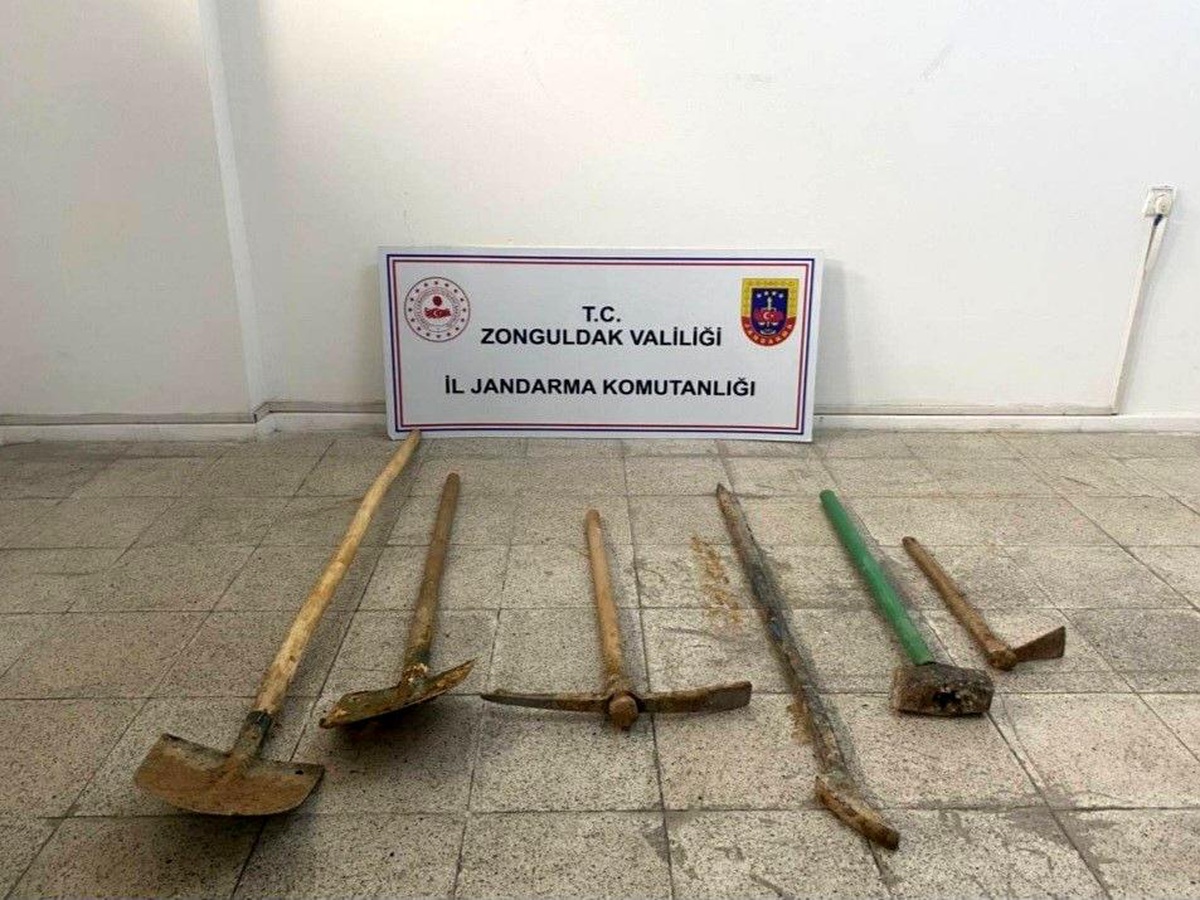 Kaçak kazı yaparken suçüstü yakalandılar