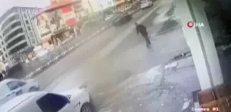 Kaldırımda yürürken kafasına buz parçası böyle düştü: 1 ölü